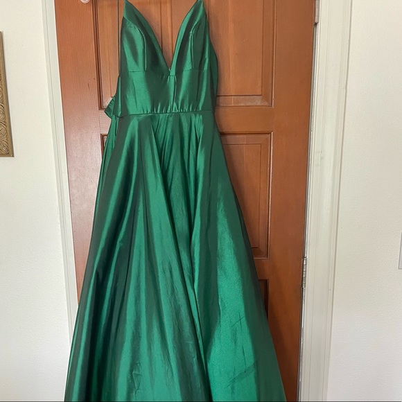 Sherri hill Green dress - Picture 8 of 8